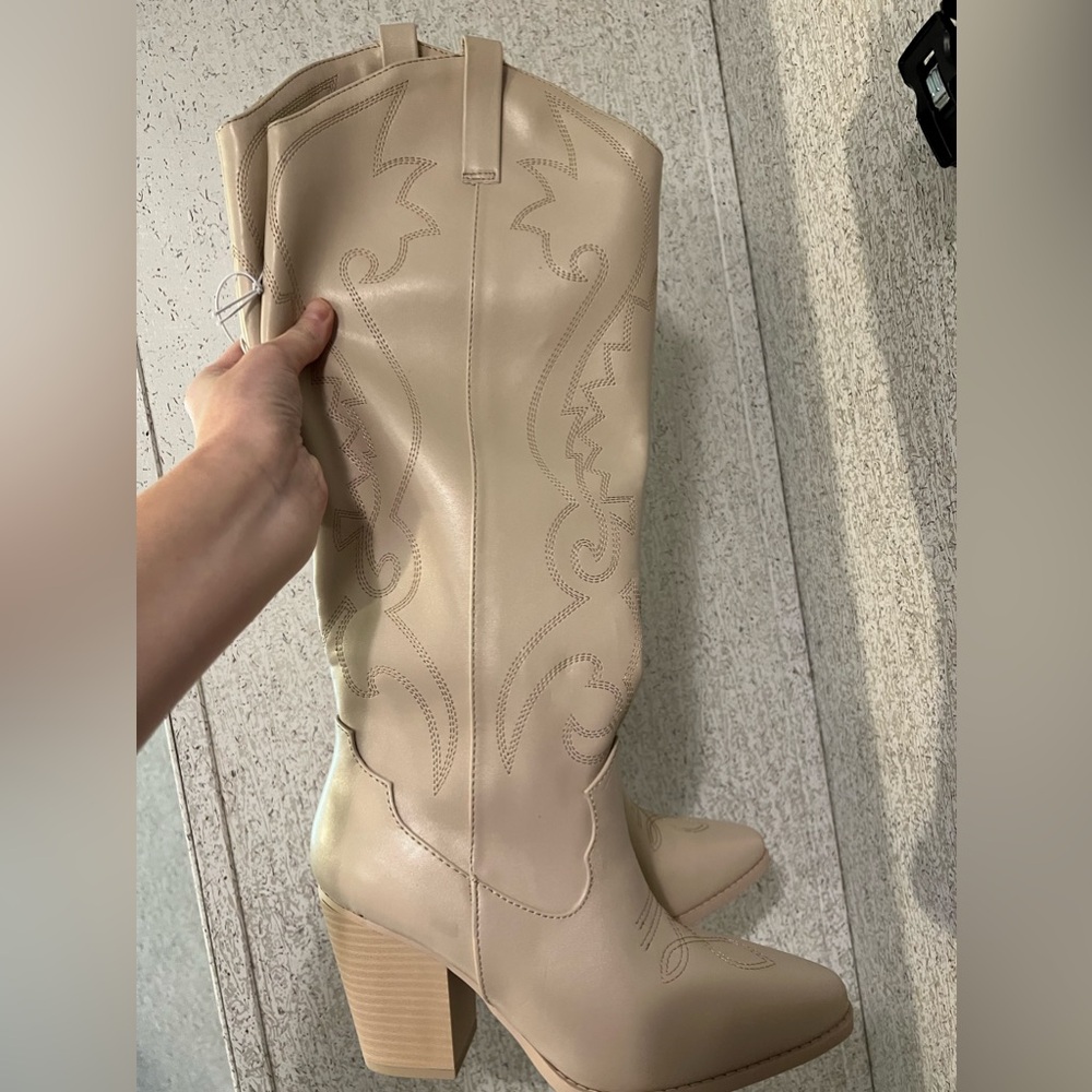 NWT SODA Cowboy boots cream 8.5